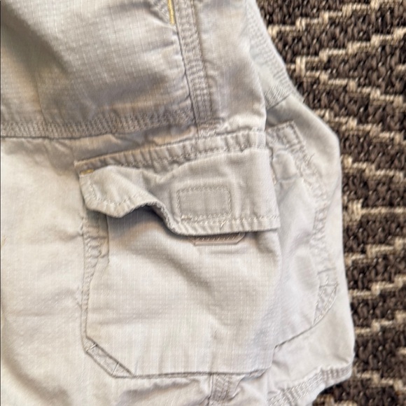Eddie BauerWomen’s Khaki Cargo Shorts - Picture 5 of 6